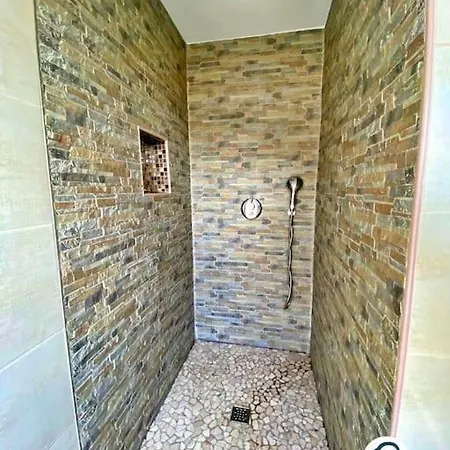 Magnifique Piscine Proche * La Trinite